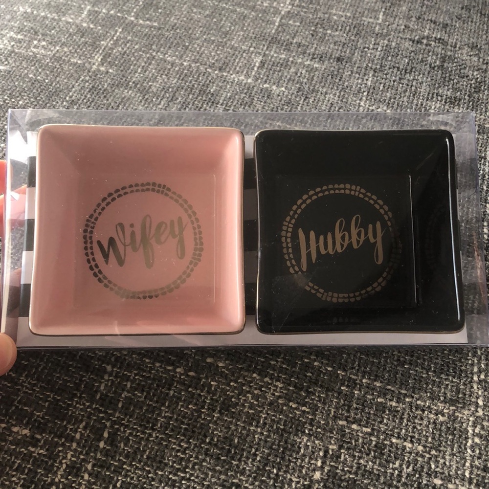 BRAND NEW Wifey & Hubby Ring trays